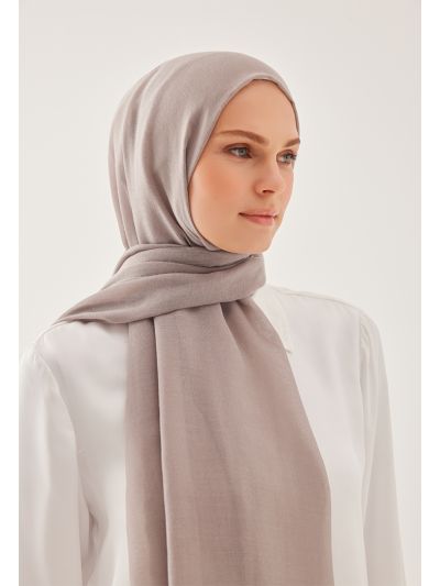 حجاب سادة بتصميم شال
