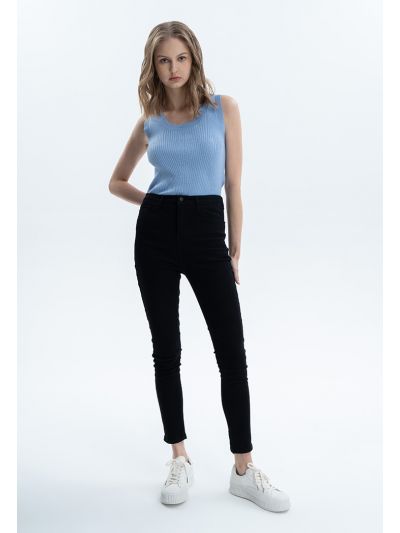 Solid Denim Pants With Back Pockets
