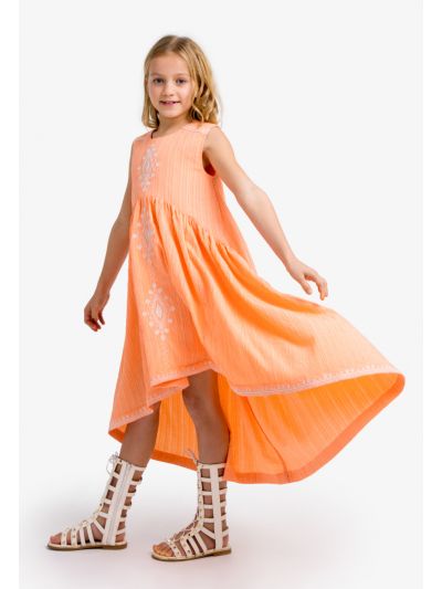 فستان بحواف غير متماثلة بارز الملمس بلا أكمام