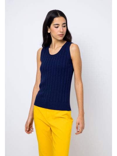 Solid Top with Scoop Neckآ 