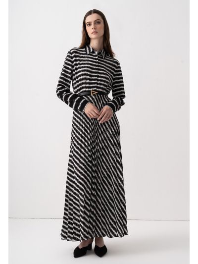 Contrast Pleated Flared Maxi Dress