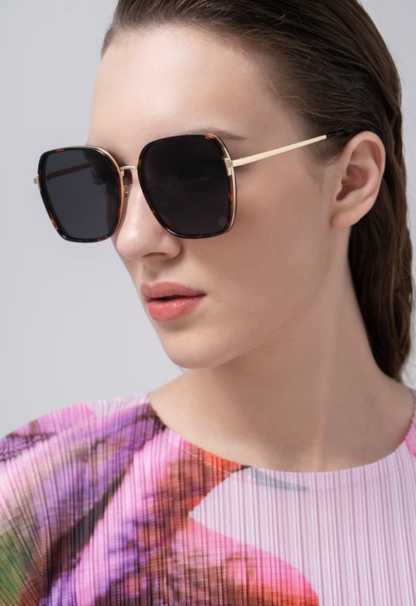 Oversize square glasses top