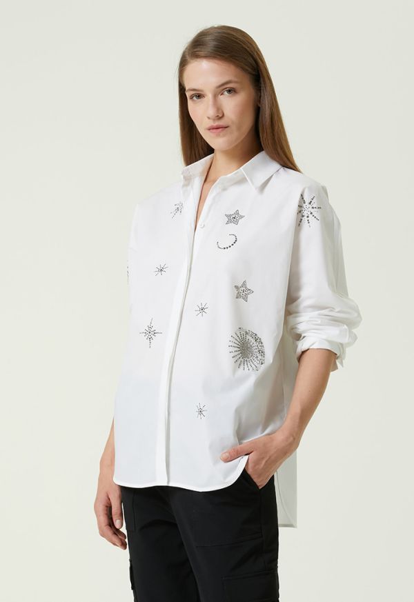 قميص أبيض بطبعات النجوم - عروض