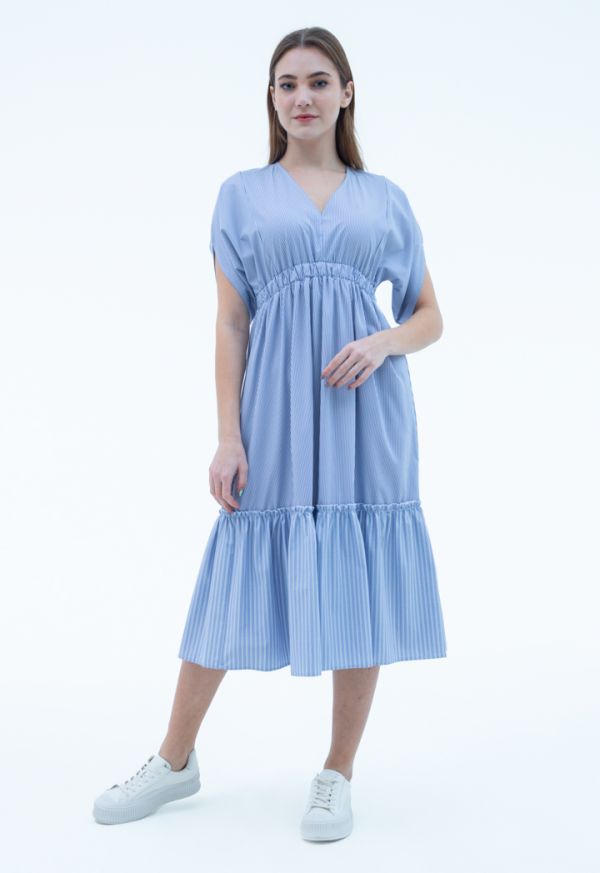 فستان طبقات بياقة على شكل V و بتصميم مخطط - عروض 