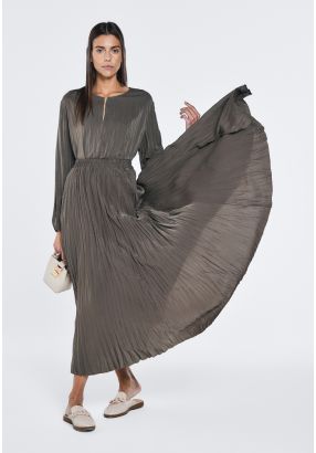 Solid Crinkled Flared Maxi Skirt