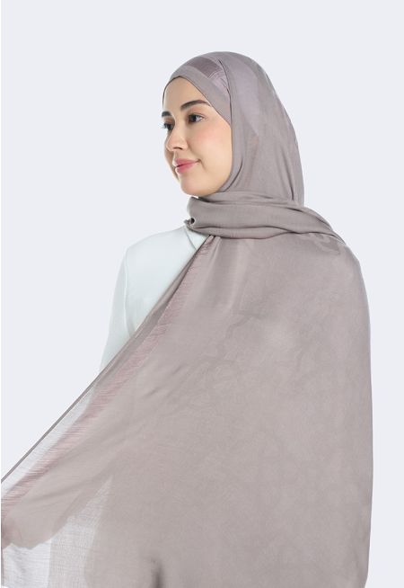 حجاب ناعم ذو حافة أنيقة