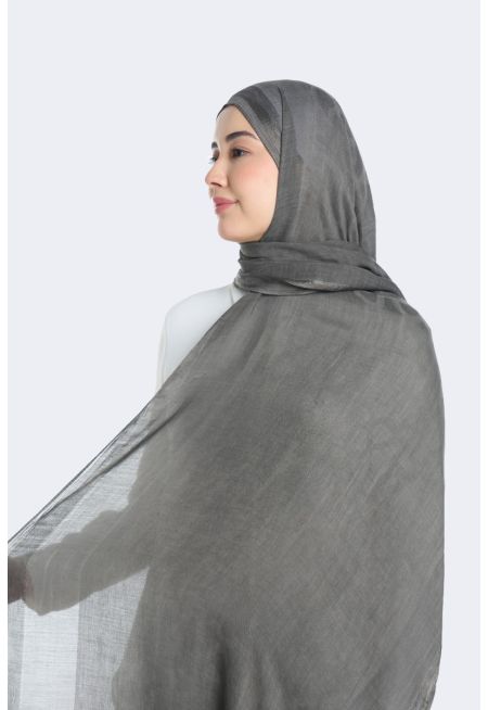 حجاب ناعم ذو حافة أنيقة