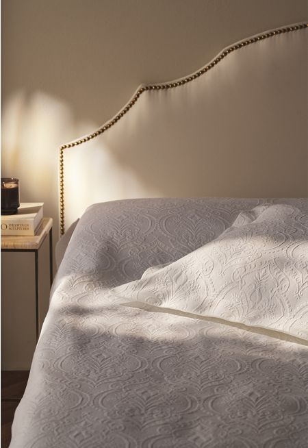COTTON JACQUARD BEDSPREAD (260*260 CM)