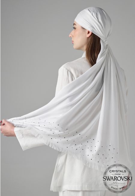 حجاب بتصميم شال مزين بالكرستال