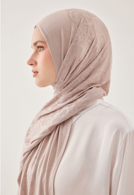 حجاب أنيق بنمط