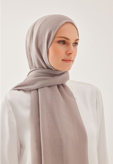 حجاب سادة بتصميم شال