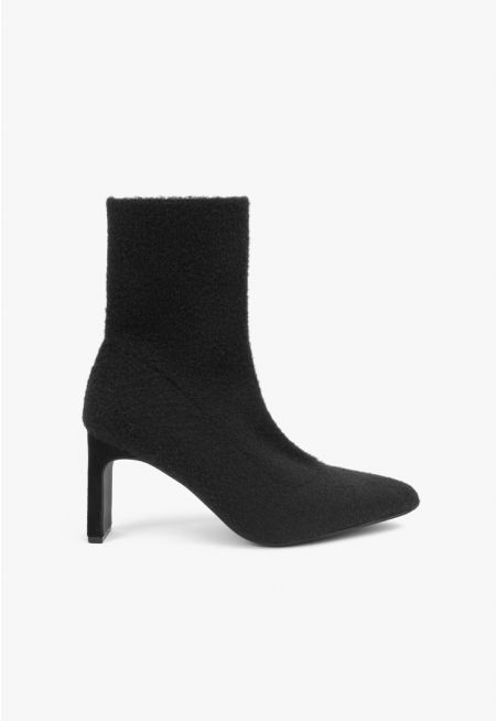 Solid Wide Heeled Boots