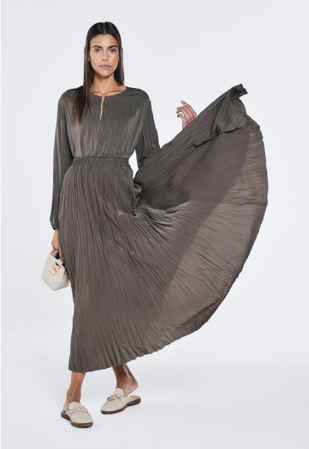 Solid Crinkled Flared Maxi Skirt
