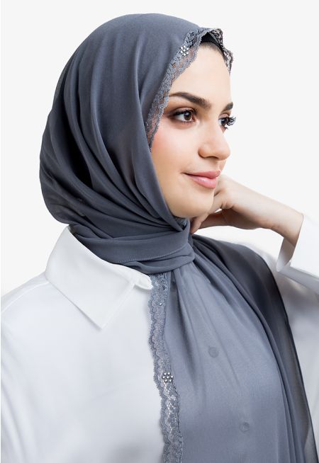 حجاب مزين بالكرستال والدانتيل