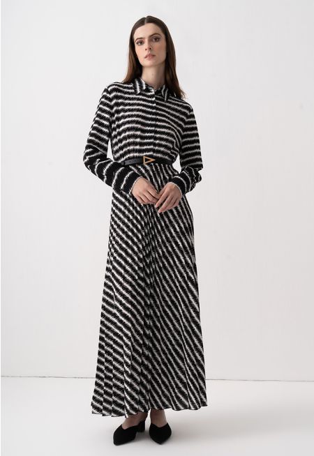 Contrast Pleated Flared Maxi Dress