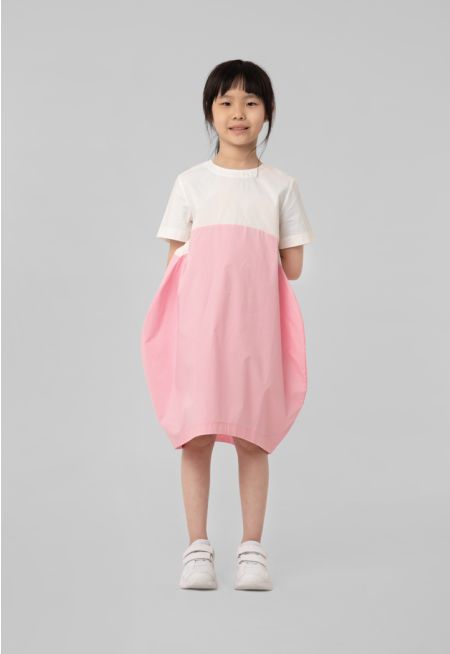 فستان بتصميم كتل الالوان وحواف غير متماثلة وأكمام بالون- عروض